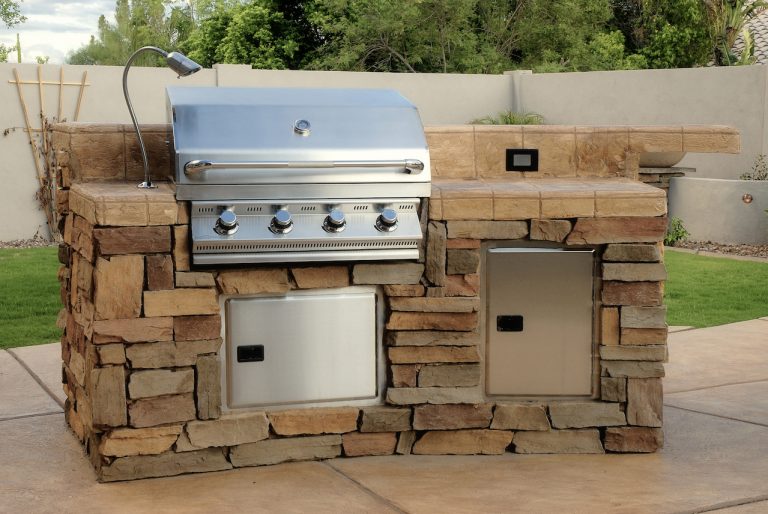 Read more about the article The Advantages of Using a Gas Grill